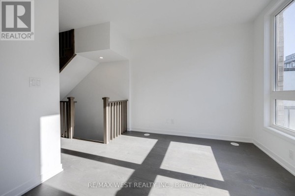 122 Green Gardens Boulevard, Toronto, ON M6A0E5 Photo 4