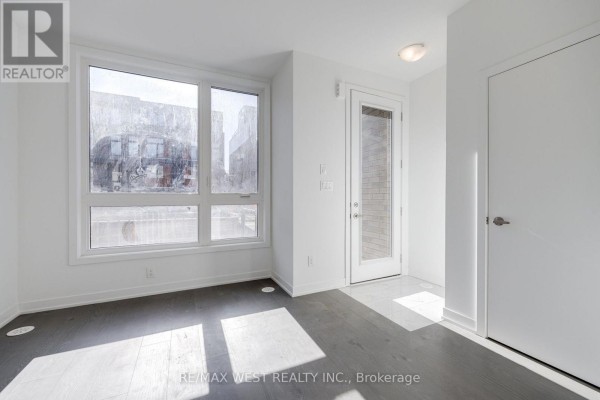122 Green Gardens Boulevard, Toronto, ON M6A0E5 Photo 5