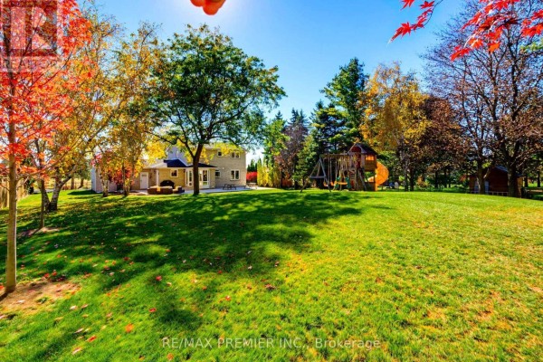 Family room - 122 Hill Farm Road, King, ON L0G1N0 Photo 3