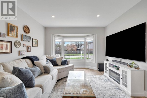 Living room - 122 Laurel Street, London North, ON N6H4X1 Photo 5