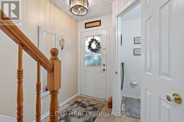 Kitchen - 122 Markland Crescent, Ottawa, ON K2G5Z7 Photo 2