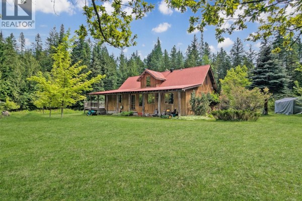 Interior room with wood-framed windows, door, and light wood laminate flooring. - 122 Perepolkin Road, Hills