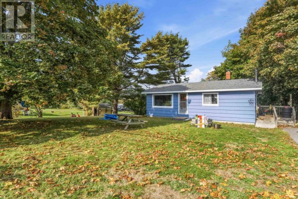Living room - 122 Prince William Street, Digby, NS B0V1A0 Photo 2