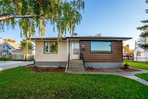122 Ravelston Avenue E, Winnipeg