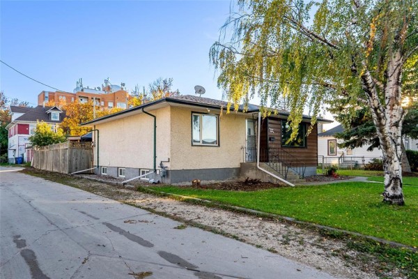 Bedroom - 122 Ravelston Avenue E, Winnipeg, MB R2C0J9 Photo 3