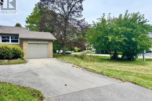 122 Selgrove Crescent, Oakville, ON L6L1L3 Photo 3