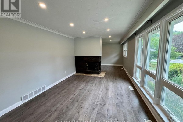 122 Selgrove Crescent, Oakville, ON L6L1L3 Photo 5