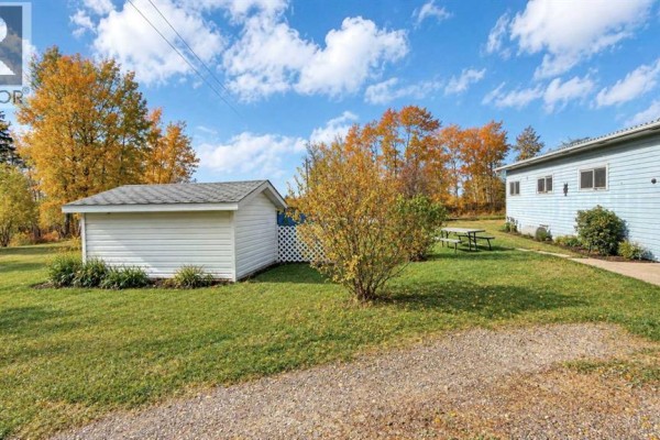 Kitchen - 122 Withrow Road, Withrow, AB T0M0X0 Photo 3