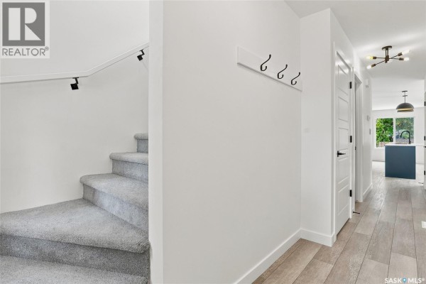 2pc Bathroom - 1220 H Avenue N, Saskatoon, SK S7L2E2 Photo 5
