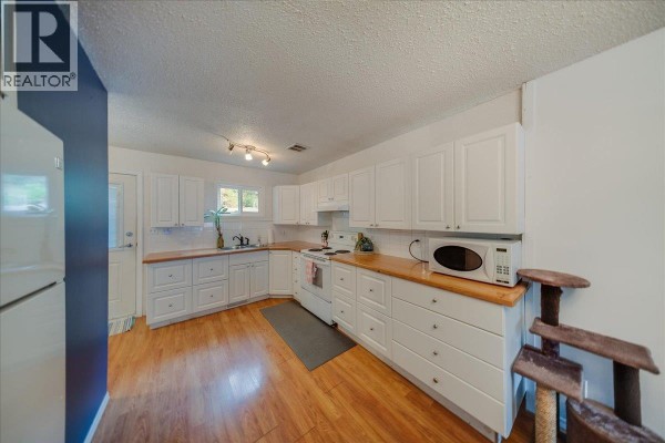Kitchen - 1220 Tamarac Avenue, Trail, BC V1R4J1 Photo 5