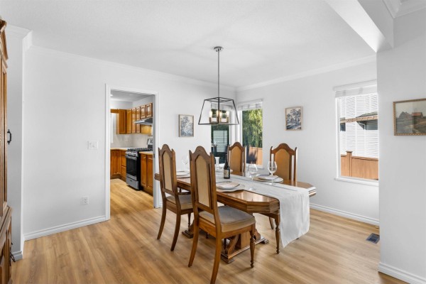 12201 67a Avenue, Surrey, BC V3W0L9 Photo 4