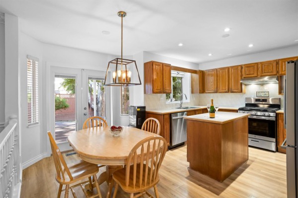 12201 67a Avenue, Surrey, BC V3W0L9 Photo 5