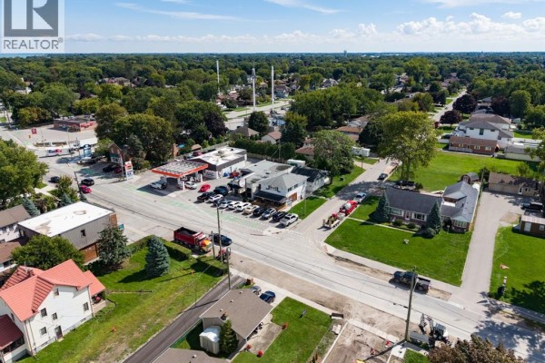 12205 Riverside Drive East, Tecumseh, ON N8N1A1 Photo 5