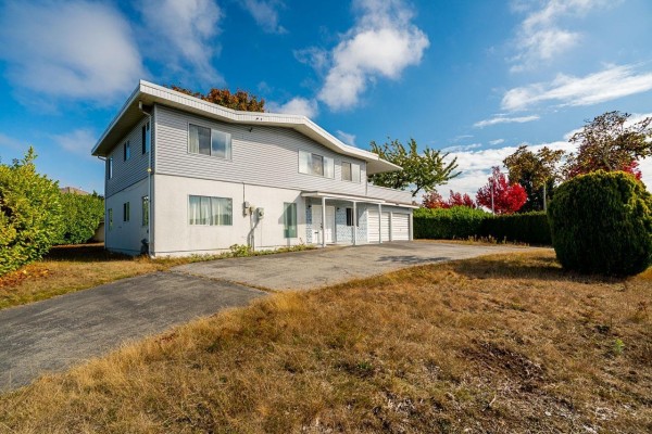 12209 64 Avenue, Surrey, BC V3W1W6 Photo 2