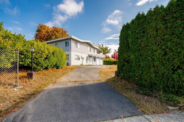12209 64 Avenue, Surrey, BC V3W1W6 Photo 3