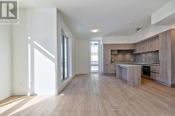 Kitchen - 1221 - 8 David Eyer Road, Richmond Hill, ON L4S0N5 Photo 4
