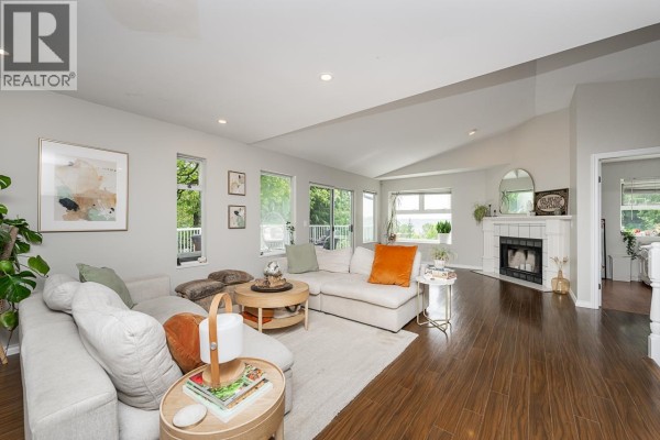 1221 Rochester Avenue, Coquitlam, BC V3K2X3 Photo 5
