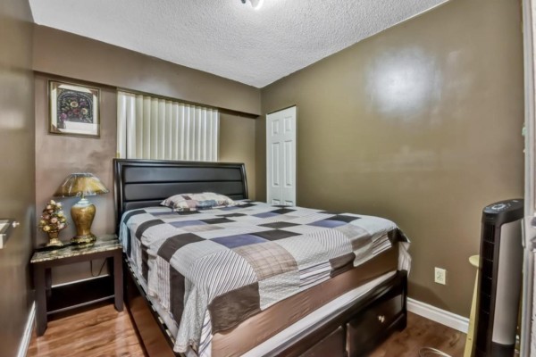 12215 85a Avenue, Surrey, BC V3W6G8 Photo 3