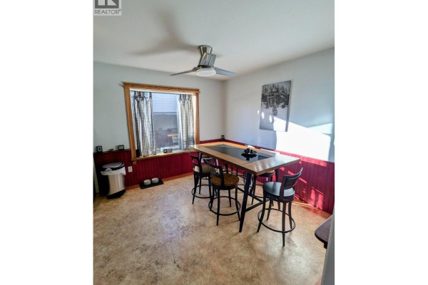 Living room - 1222 14th Avenue, Valemount, BC V0E2Z0 Photo 4
