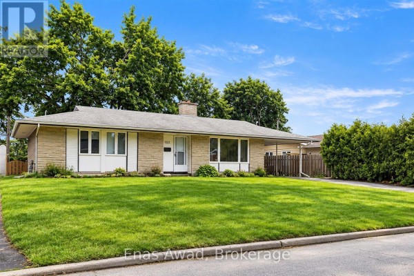 1222 Stanton Road, Ottawa, ON K2C3E2 Photo 2