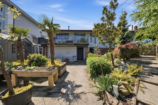 12222 100 Avenue, Surrey, BC V3V2X1 Photo 3