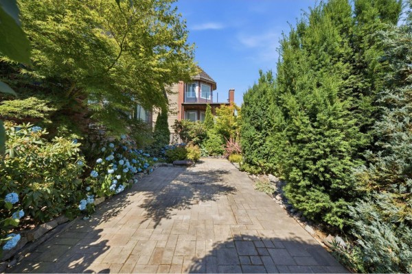 12222 100 Avenue, Surrey, BC V3V2X1 Photo 4
