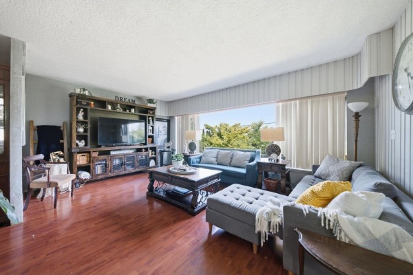 12222 100 Avenue, Surrey, BC V3V2X1 Photo 5