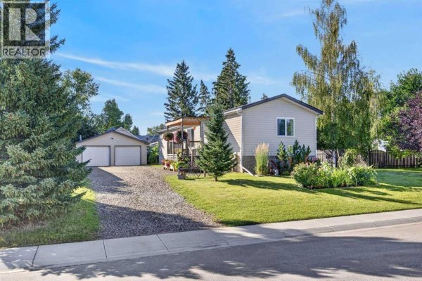 1223 Downie Street, Carstairs, AB, photo 2