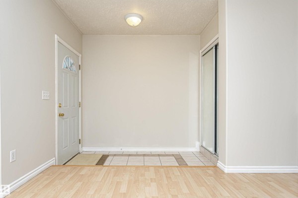 Family room - 12241 93 St Nw, Edmonton, AB T5G1G2 Photo 4