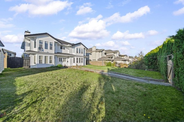 12247 64 Avenue, Surrey, BC V3W1W6 Photo 3