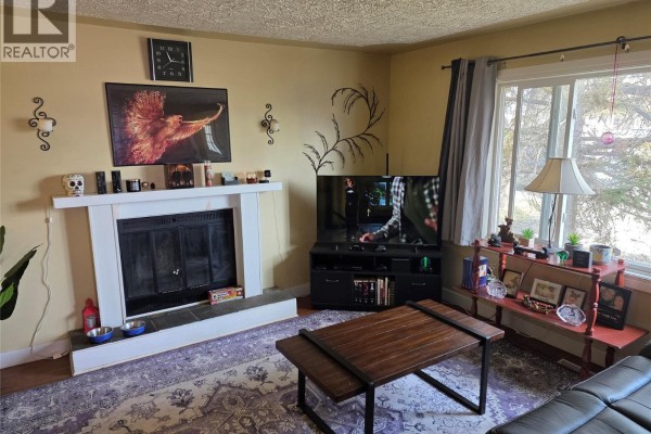 1225 104 Avenue, Dawson Creek, BC, photo 2