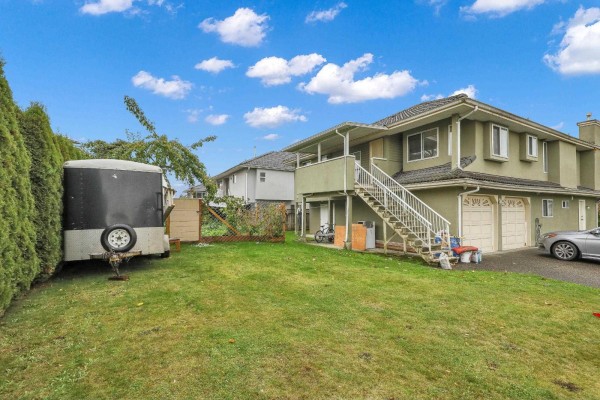 12255 64a Avenue, Surrey, BC V3W3R8 Photo 4
