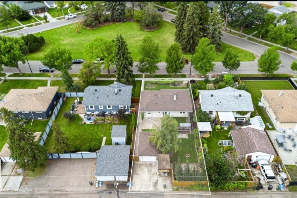 Kitchen - 12255 Dovercourt Cr Nw, Edmonton, AB T5L4E4 Photo 2
