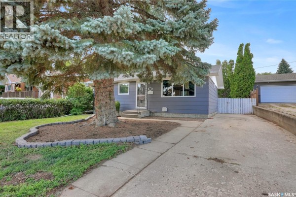 Living room - 1228 Athabasca Street W, Moose Jaw, SK S6H6C6 Photo 2