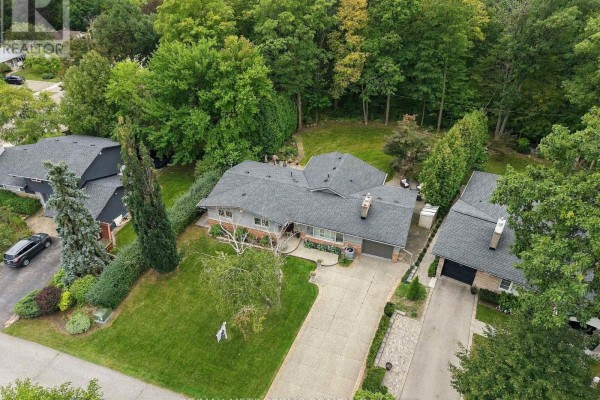 1228 Elgin Crescent, Oakville, ON L6H2J7 Photo 2
