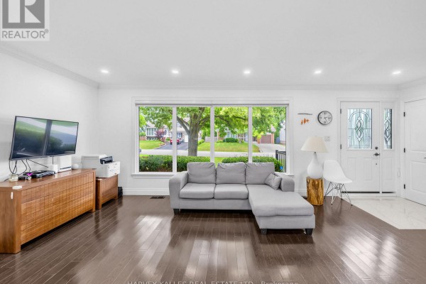 Living room - 1228 Pallatine Drive, Oakville, ON L6H1Z2 Photo 5