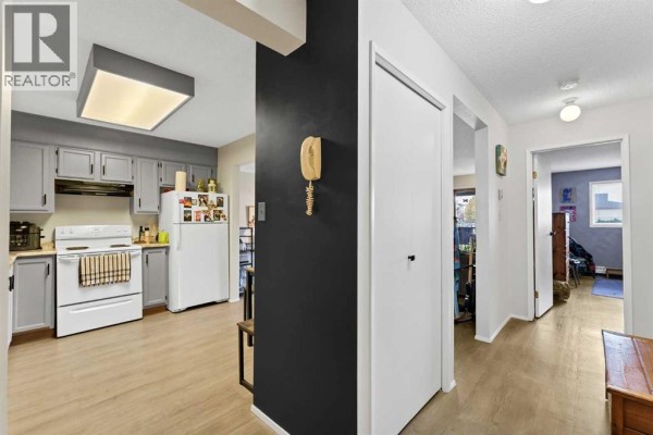 4pc Bathroom - 123, 3090 15 Avenue Se, Medicine Hat, AB T1B3Z3 Photo 5