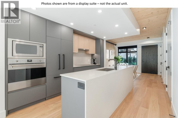 123 310 Salter Street, New Westminster, BC V3M0N7 Photo 3
