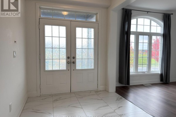 Family room - 123 Dog Wood Boulevard, East Gwillimbury, ON L9N0S9 Photo 3