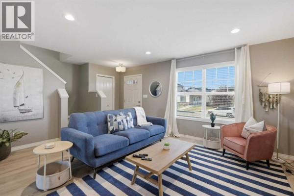Living room - 123 Hinshaw Drive, Sylvan Lake, AB T4S2P1 Photo 5