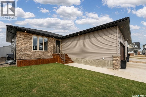 Primary Bedroom - 123 Hodges Crescent, Moose Jaw, SK S6J0B1 Photo 4