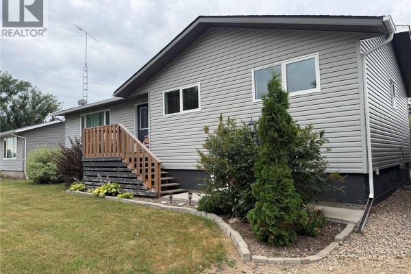 123 Railway Avenue, Lake Lenore, SK, photo 2