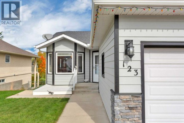 4pc Bathroom - 123 Riverview Circle, Cochrane, AB T4C1K5 Photo 2