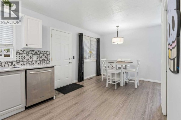 Primary Bedroom - 123 Stonemere Place, Chestermere, AB T1X1N1 Photo 5