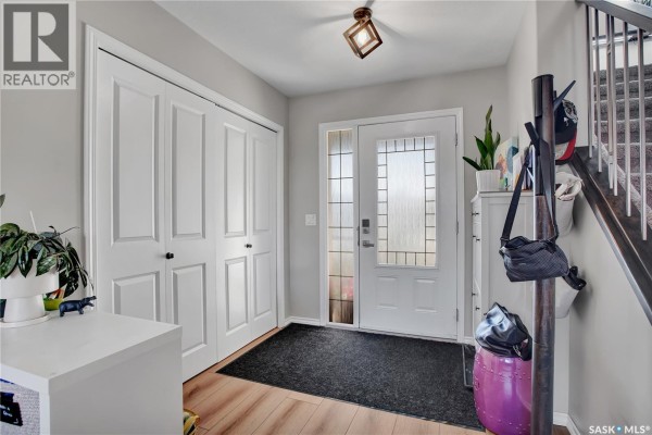 Living room - 123 Whalley Crescent, Saskatoon, SK S7T0H9 Photo 2