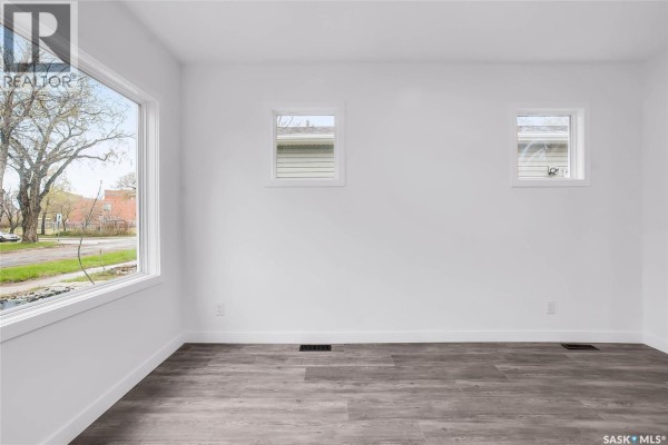 Bedroom - 1230 E Avenue N, Saskatoon, SK S7L1T4 Photo 4