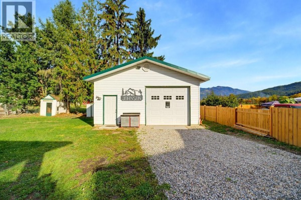 Laundry room - 1230 Maclean Mcpherson Road, Sicamous, BC V0E2V1 Photo 3