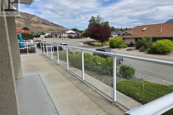 4pc Ensuite bath - 12300 Pinehurst Place Unit# 2, Osoyoos, BC V0H1V4 Photo 2