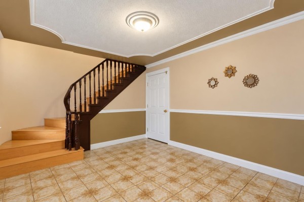 12302 68 Avenue, Surrey, BC V3W2C8 Photo 2