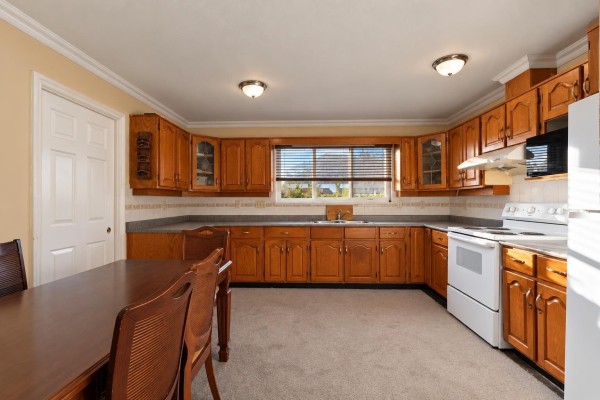 12302 68 Avenue, Surrey, BC V3W2C8 Photo 3
